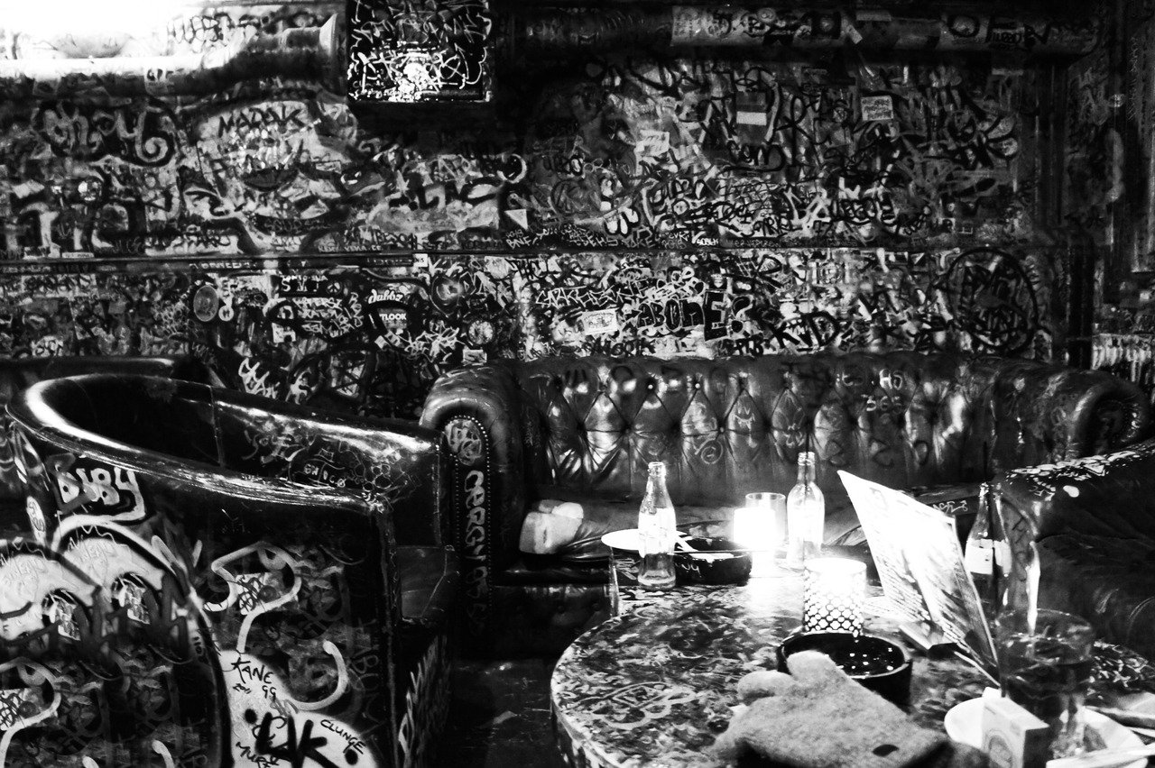 Graffiti Artwork - Photo by schwarzanabu