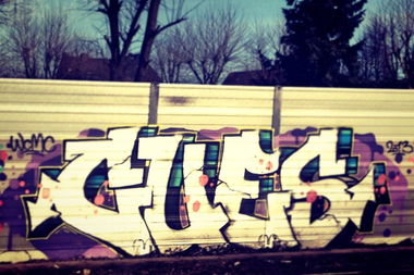 Graffiti Wall - Photo by schwarzanabu - Cues