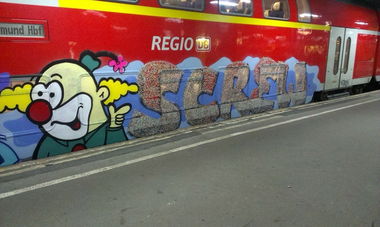 Graffiti Train - Photo by schwarzanabu - SCREW
