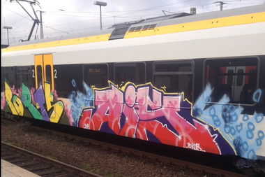 Graffiti Train - Photo by schwarzanabu - Ports, Ais