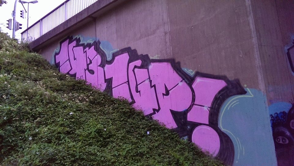 Graffiti Wall - Photo by schwarzanabu - 143, 1UP