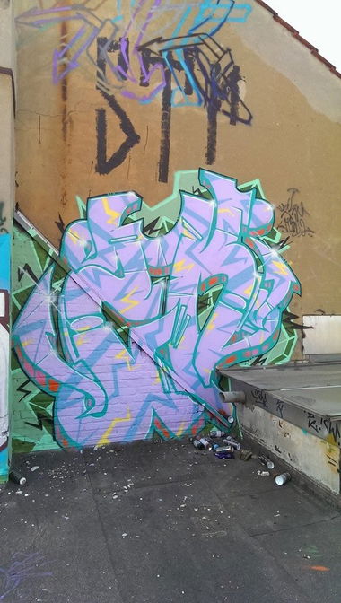 Graffiti Wall - Photo by schwarzanabu - ZK