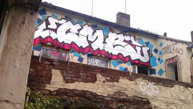 Graffiti Bombing - Photo by schwarzanabu - CMB