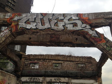 Graffiti Wall - Photo by schwarzanabu - cues