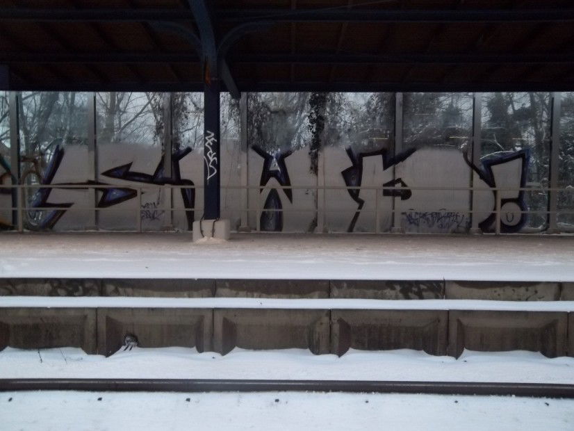 Graffiti Bombing in Potsdam - Photo by schwarzerpeter - paet, ital, hios (2012)