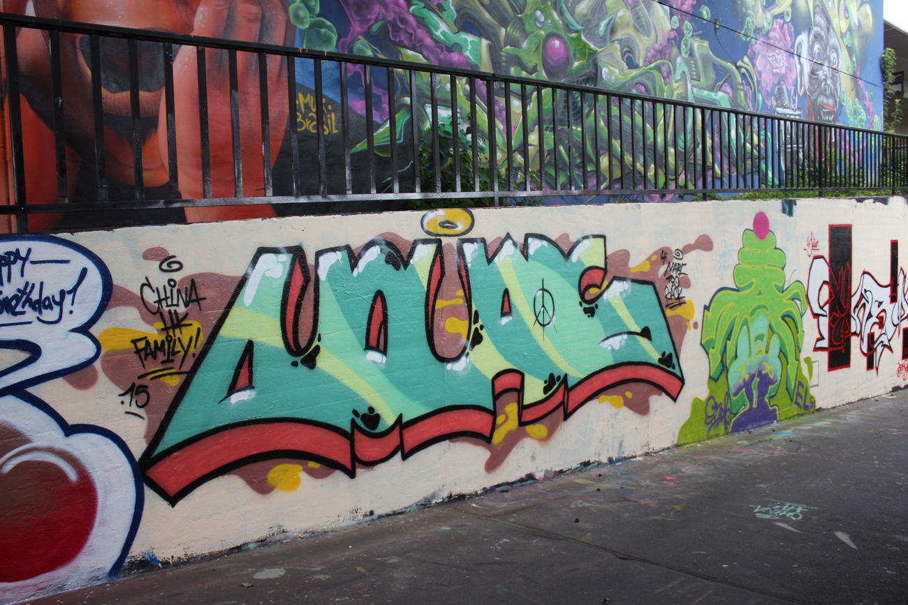 Graffiti Wall - Photo by scoobydoo - Choko