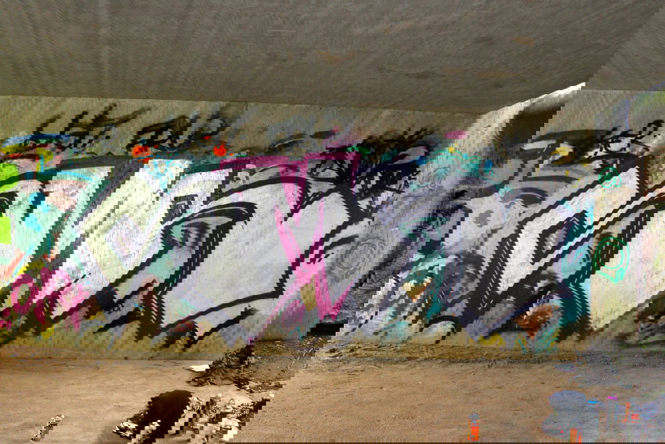 Graffiti Wall - Photo by scoobydoo - SMR, Noob, NOOB (2014)