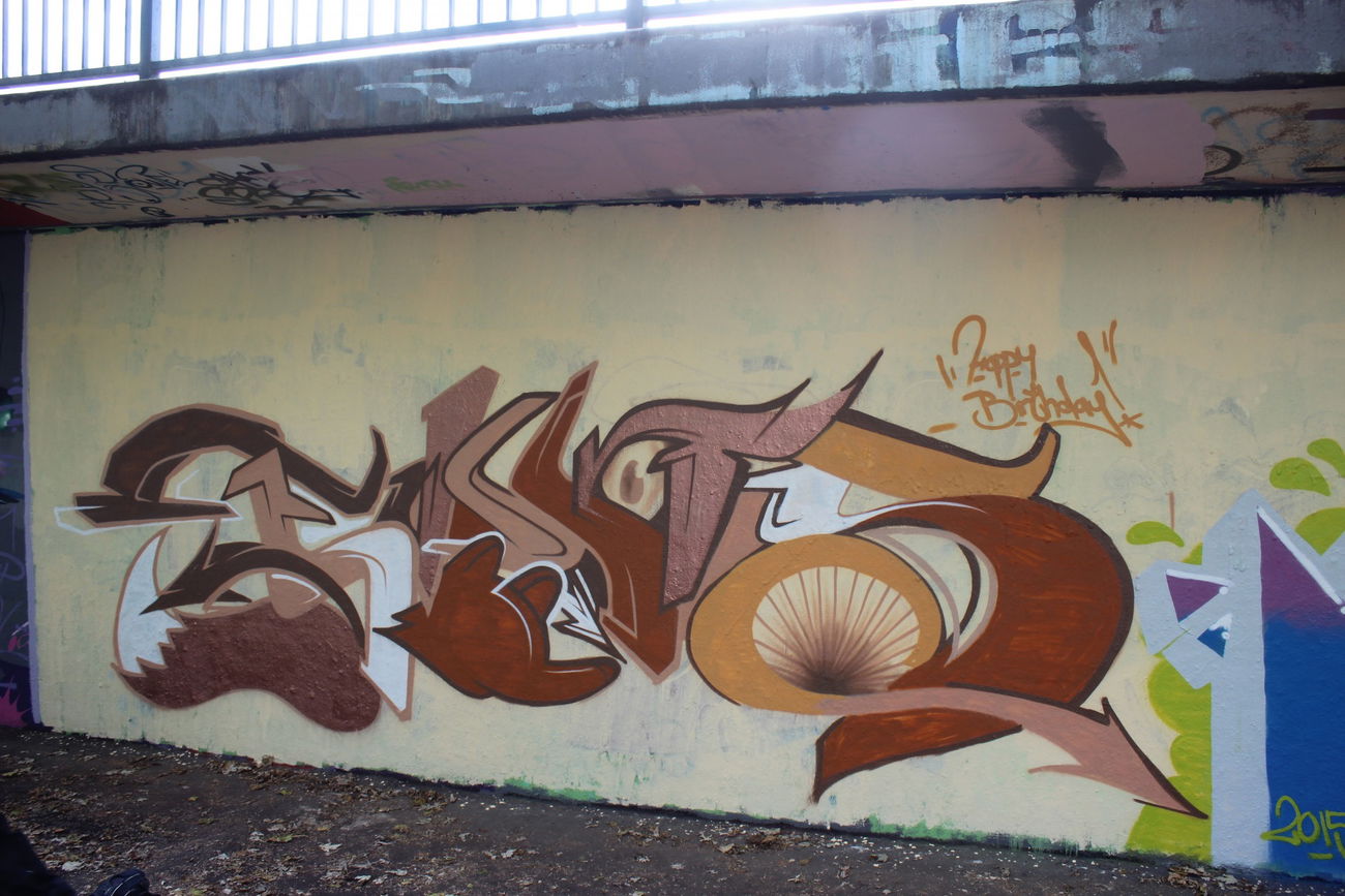 Graffiti Wall - Photo by scoobydoo - Foks