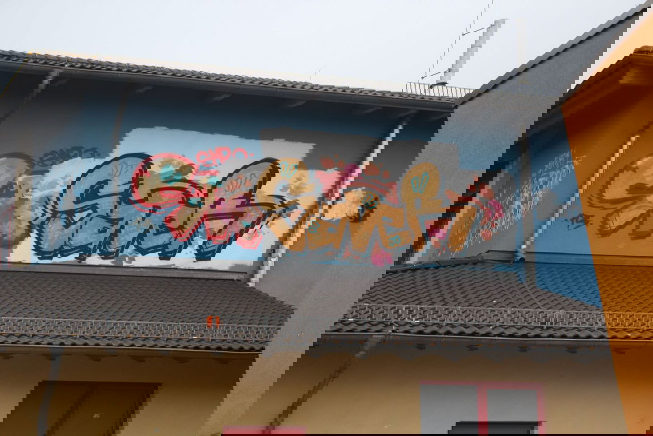 Graffiti Wall - Photo by scoobydoo - Sader, SMR