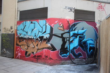 Graffiti Wall in Wiesbaden - Photo by scoobydoo - Smok, legal (2015)