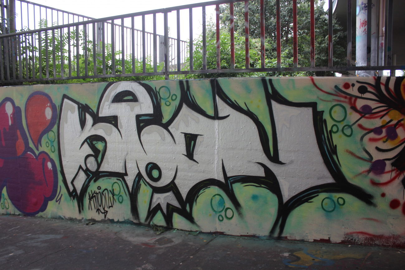Graffiti Wall - Photo by scoobydoo - Ktoon