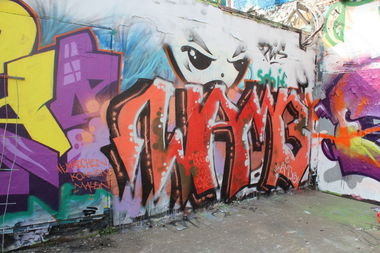Graffiti Wall - Photo by scoobydoo - Wambo, Wamb, Wbo (2015)