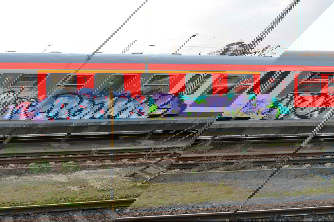 Graffiti Train in Kiel - Photo by sdabfoe - fizzo, round (2013)