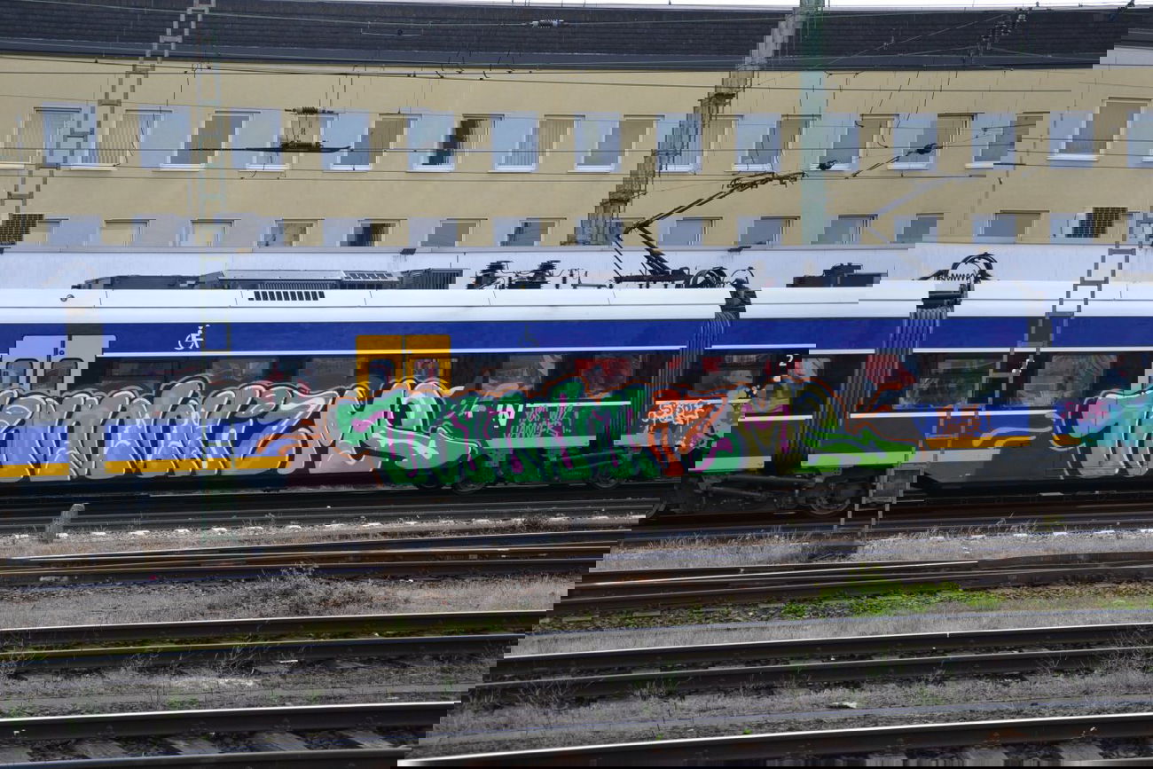 Graffiti Train - Photo by sdabfoe - vandalizmo (2013)