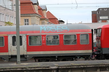 Graffiti Train in Hannover - Photo by sdabfoe - moses, topsprayer, tm