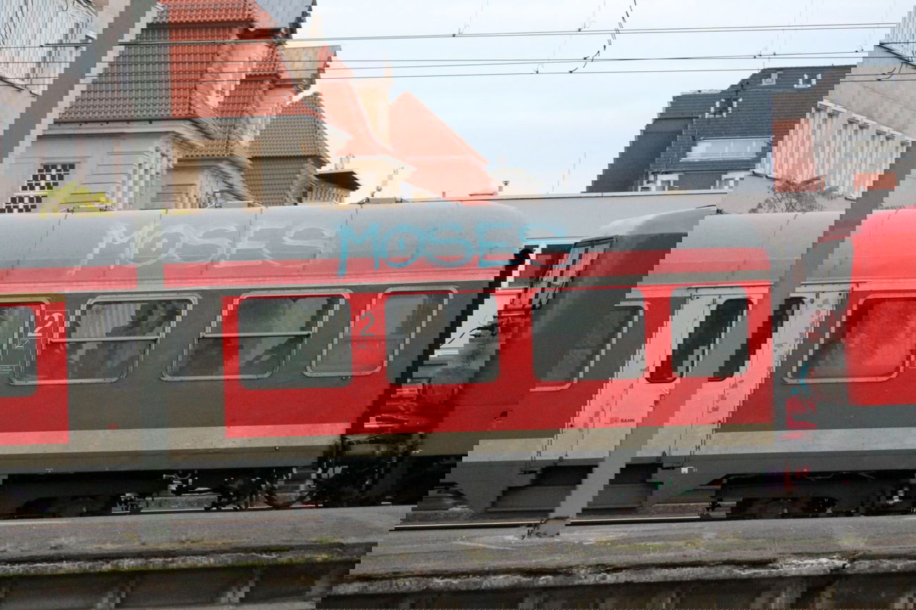 Graffiti Train in Hannover - Photo by sdabfoe - moses, topsprayer, tm