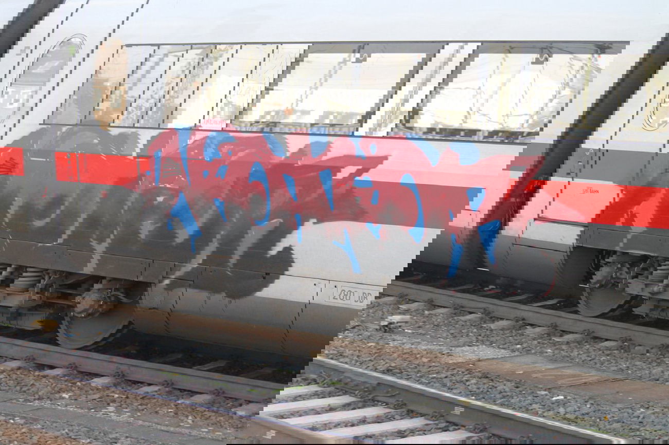 Graffiti Train in Hannover - Photo by sdabfoe - nomor, 180 (2013)