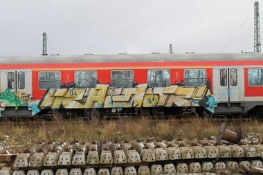 Graffiti Train in Kiel - Photo by sdabfoe - razor, cos (2013)