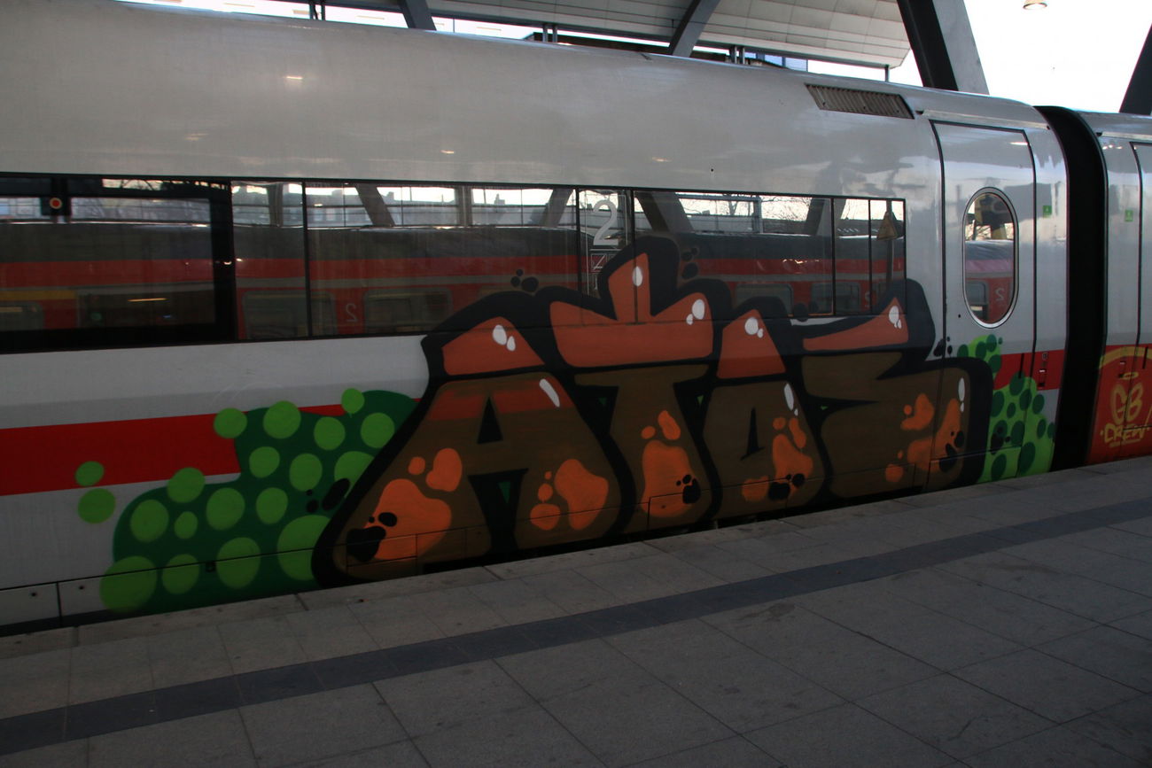 Graffiti Train in Kiel - Photo by sdabfoe - atos (2015)