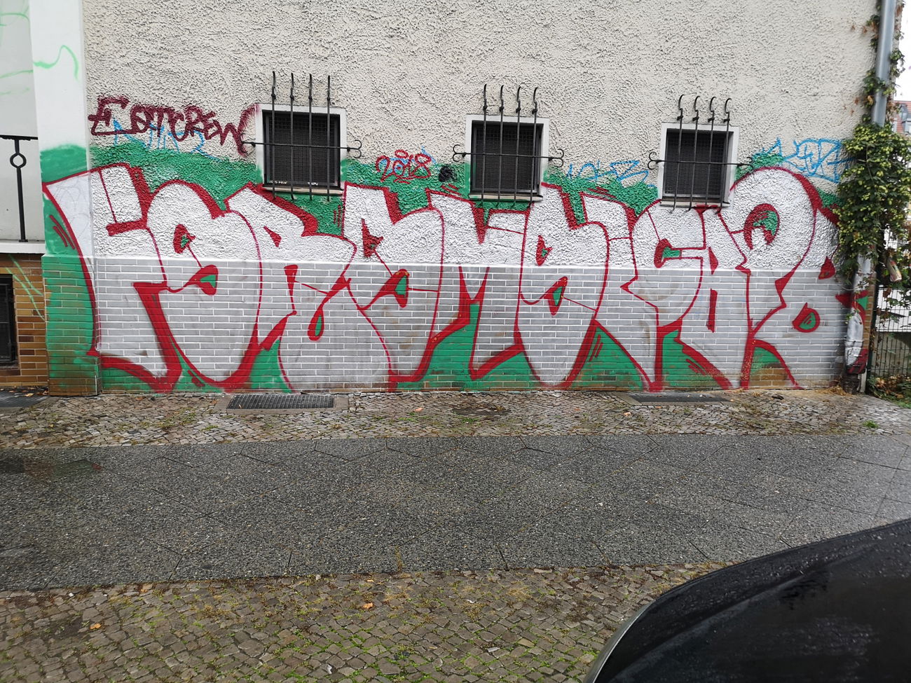 Graffiti Bombing - Photo by seik - FSR, SMS, LCB