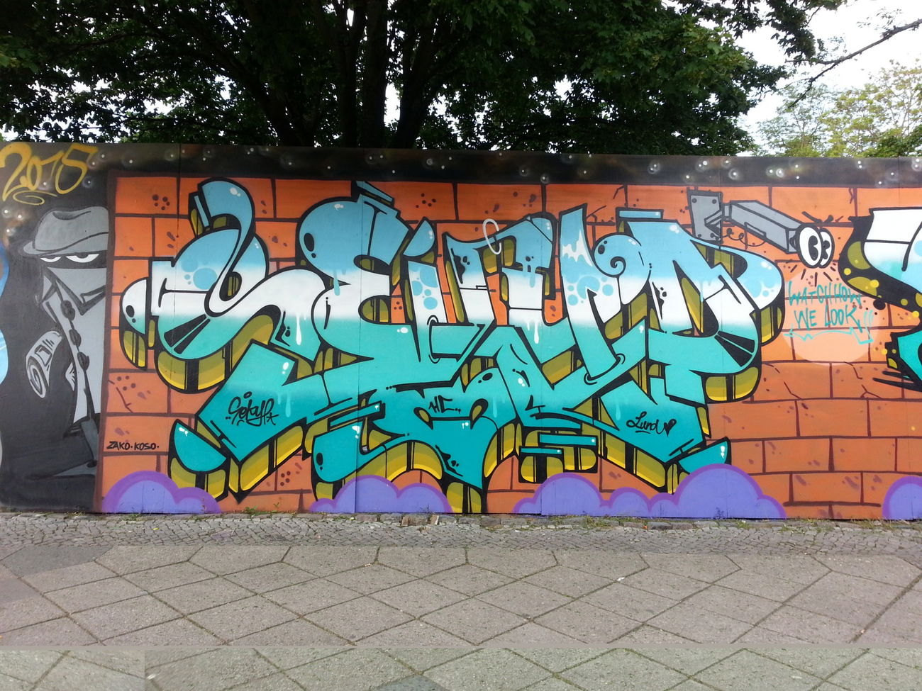 Graffiti Wall - Photo by sekyp (2015)