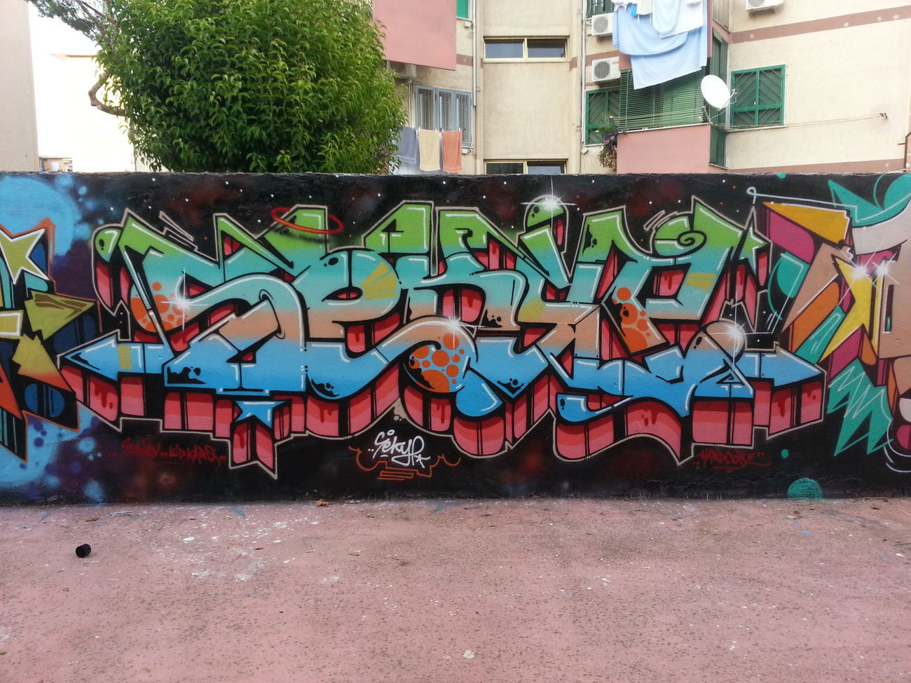Graffiti Wall - Photo by sekyp (2014)