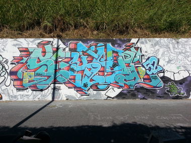 Graffiti Wall - Photo by sekyp (2014)
