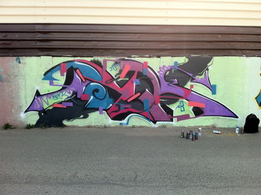 Graffiti Wall - Photo by senkizh - maybe, crew (2014)