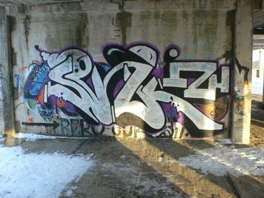 Graffiti Wall - Photo by senkizh - senk (2013)