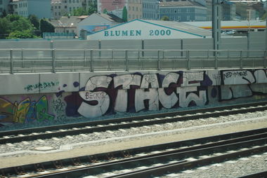Graffiti Bombing - Photo by shar_one - stace, wien, vienna
