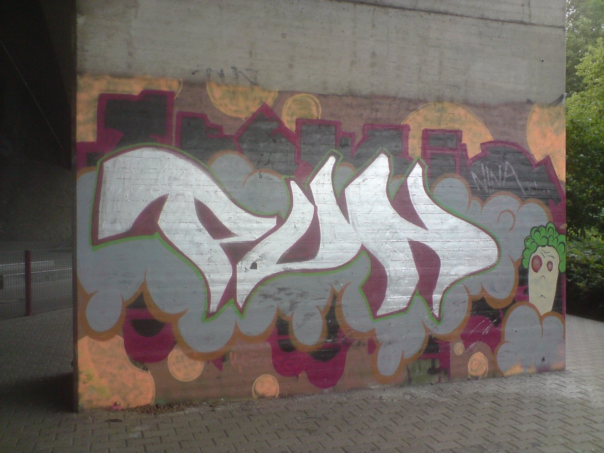 Graffiti Wall - Photo by sharpboi_einzr