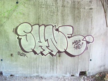 Graffiti Wall in Varna - Photo by shione - shione (2014)