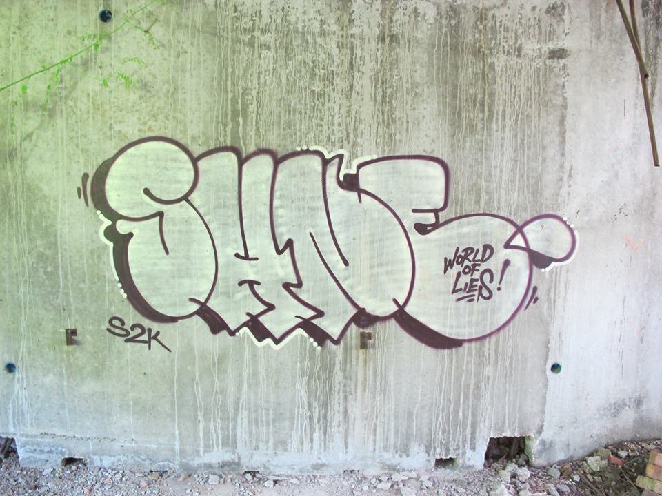 Graffiti Wall in Varna - Photo by shione - shione (2014)