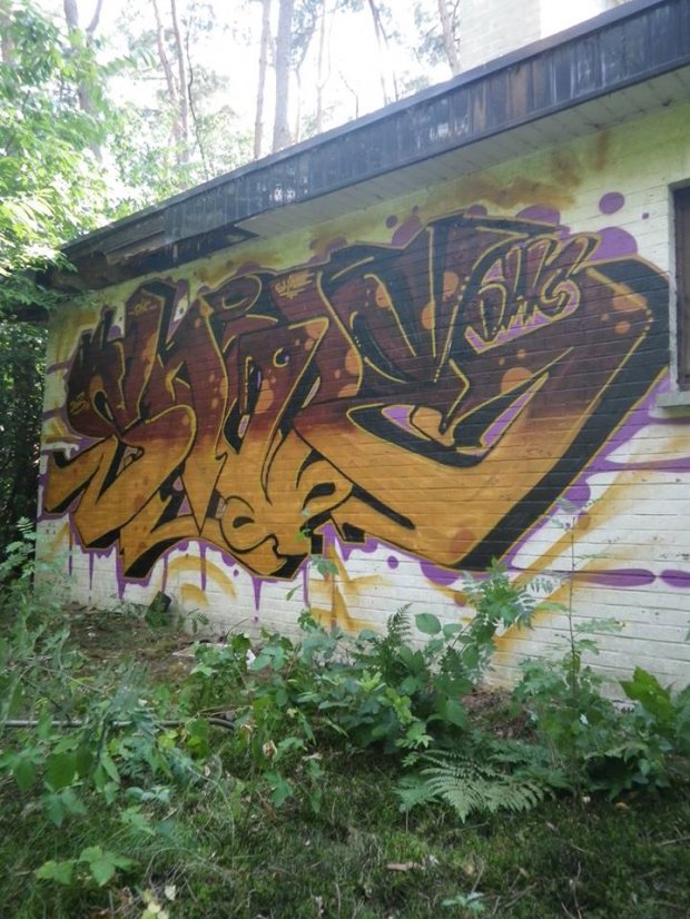 Graffiti Wall in Lummen - Photo by shiver - shiver (2012)