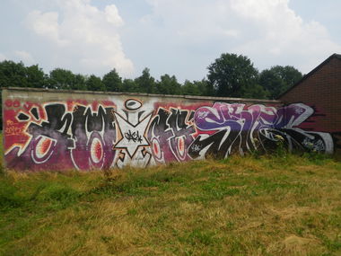 Graffiti Wall in Diepenbeek - Photo by shiver - switch, shiver (2013)