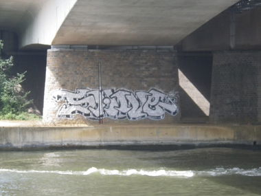 Graffiti Bombing - Photo by shiver - shiver (2013)