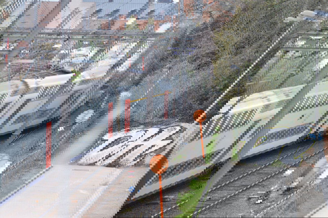 Graffiti Bombing - Photo by shiver - DH