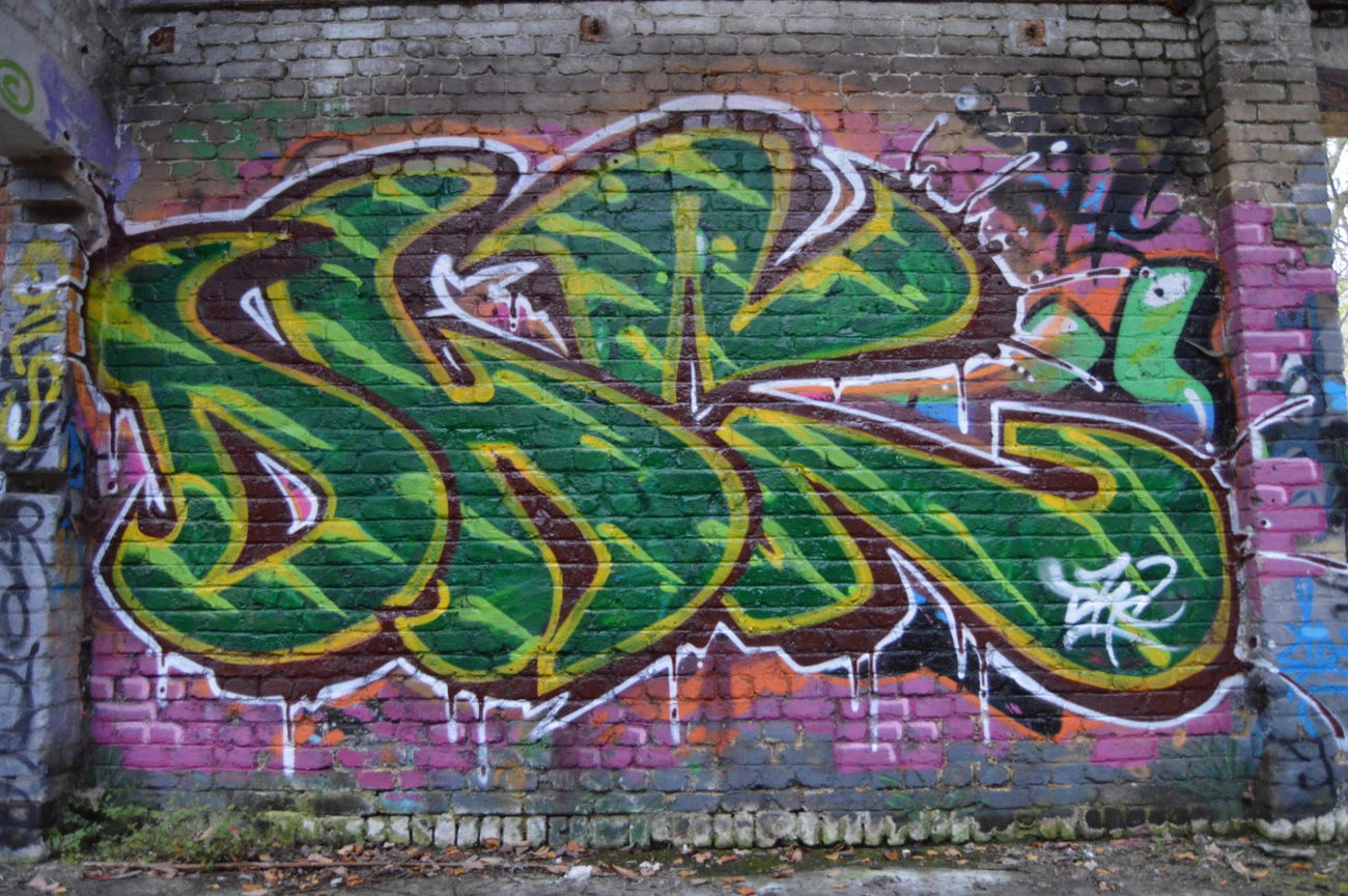 Graffiti Wall - Photo by shiver (2015)