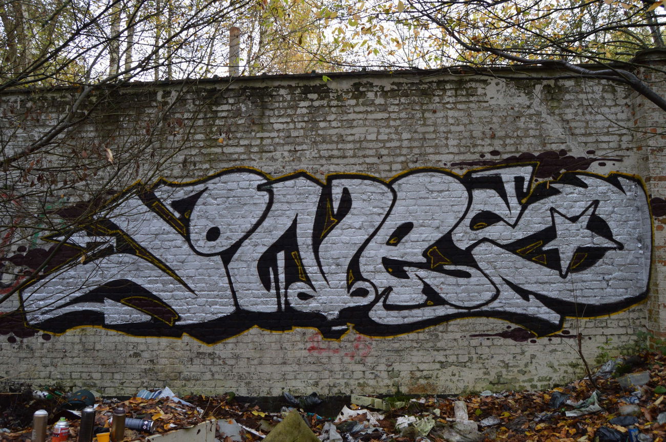 Graffiti Wall - Photo by shiver