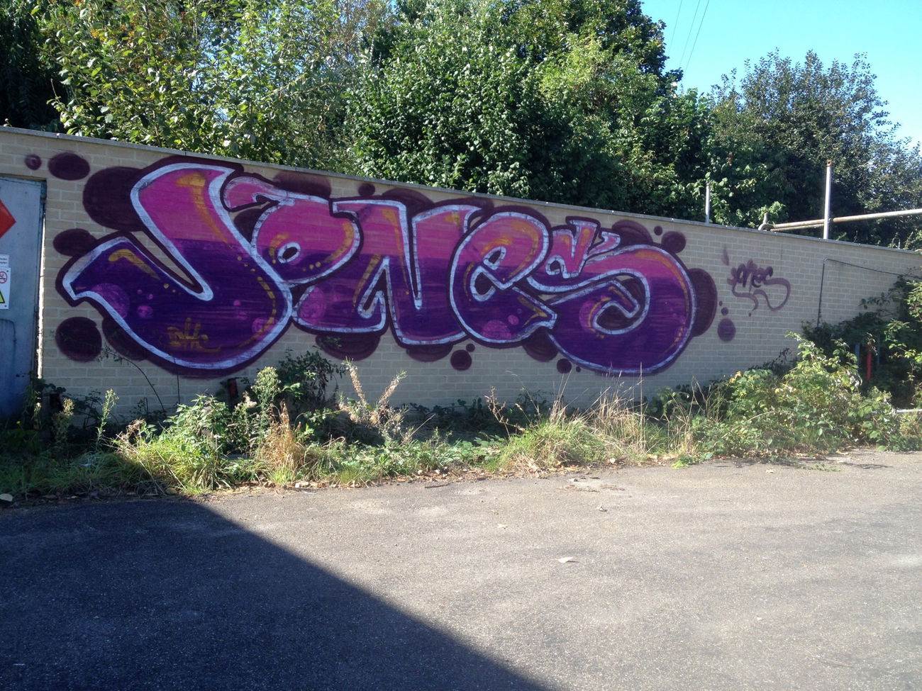 Graffiti Wall - Photo by shiver