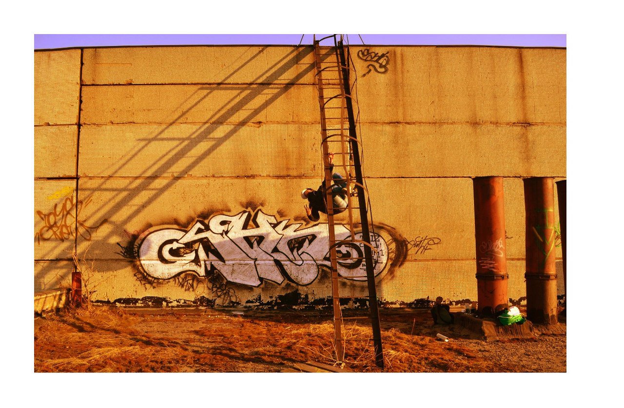 Graffiti Bombing - Photo by shkkhs - Shk'er