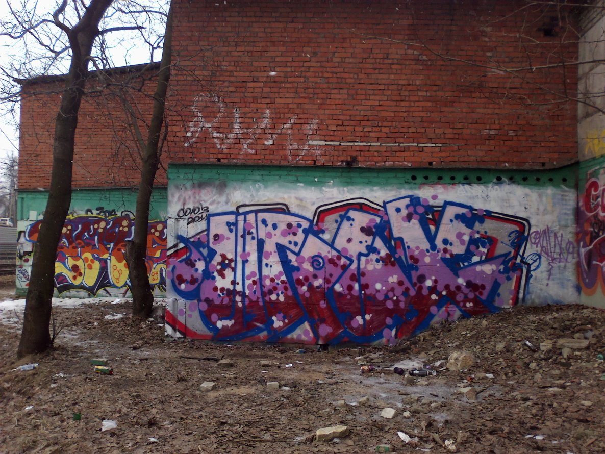Graffiti Bombing - Photo by shtrih - ?????, ????, sled (2014)
