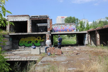 Graffiti Wall - Photo by shura1