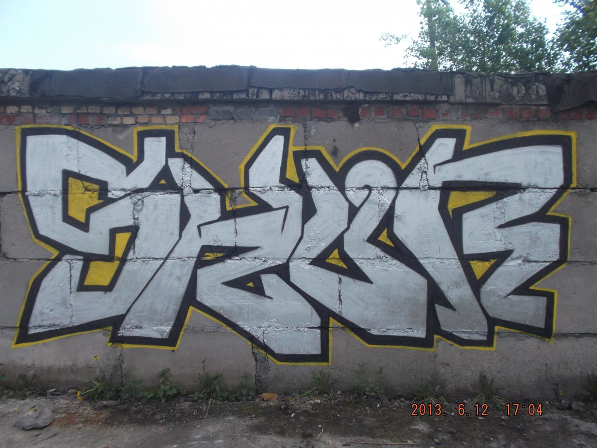 Graffiti Wall - Photo by shuruper