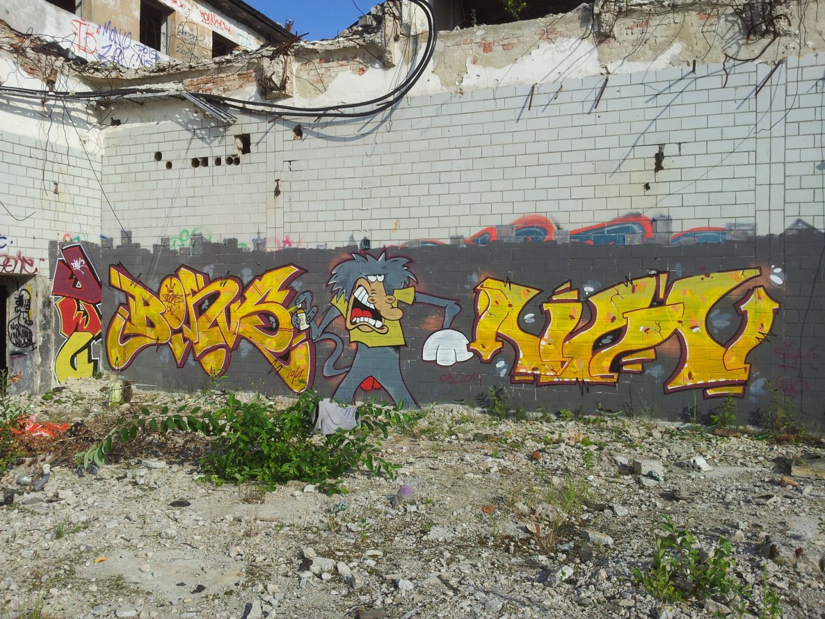 Graffiti Wall - Photo by silk14 - bonus, silk14 (2014)