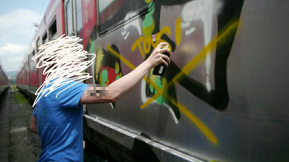 Graffiti Train - Photo by simple - Fucktoys