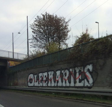 Graffiti Bombing - Photo by simple