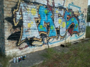 Graffiti Bombing - Photo by sket_oner - gabs, sket_oner (2013)
