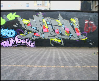 Graffiti Wall - Photo by skion - skion, thoe, irie (2012)