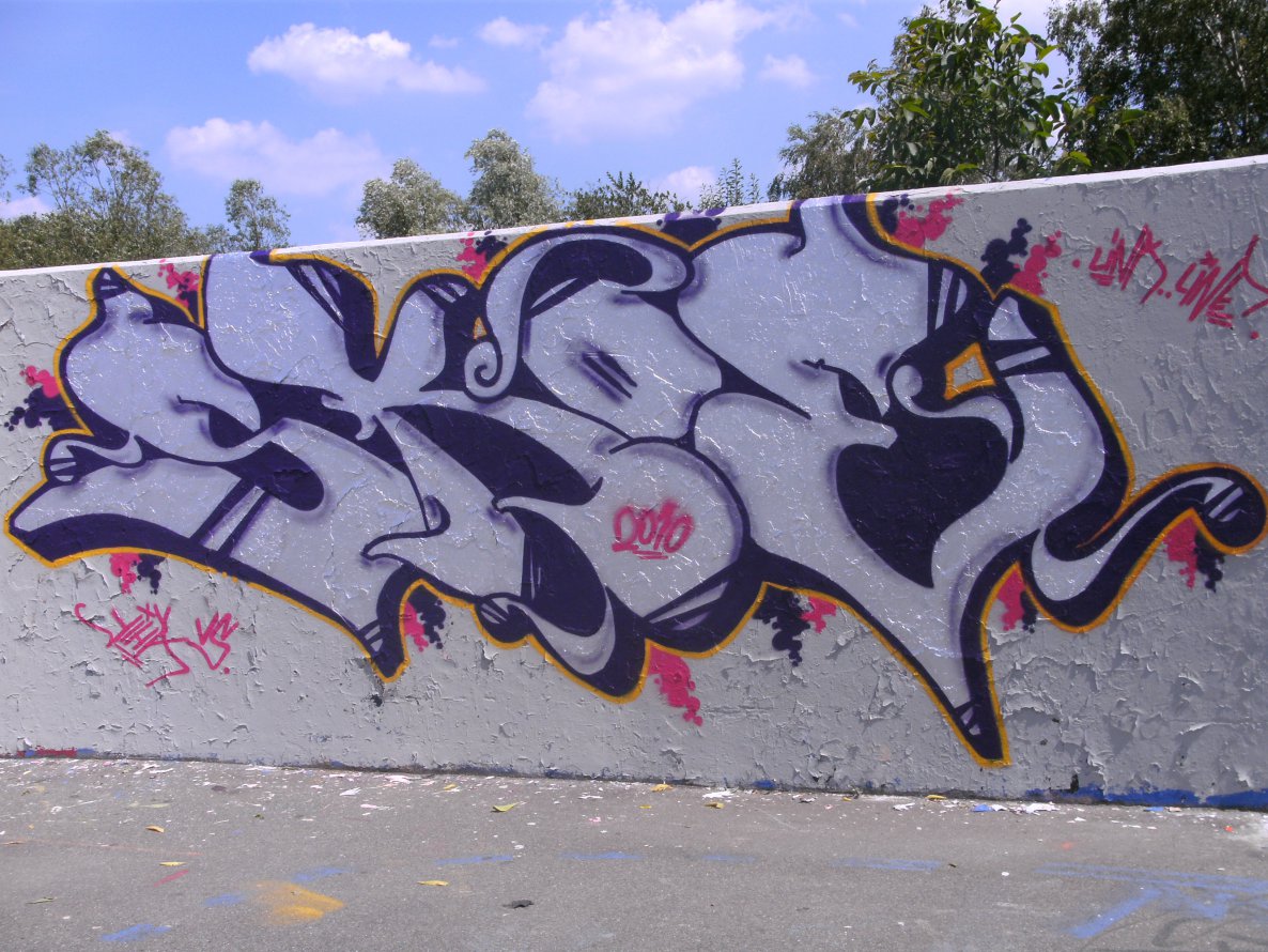 Graffiti Wall - Photo by skoe1